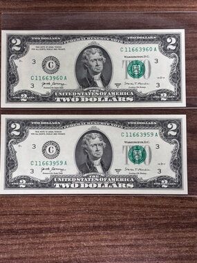 1976 $2 Two Dollar Bills Crisp Uncirculated, Sequential Lot of 2 Rare